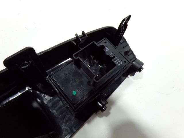 Commande lève-vitre arrière gauche