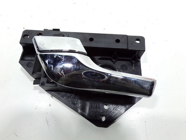 Poignee interieure porte arriere gauche