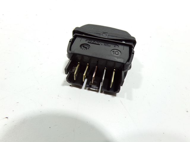 Commande lève-vitre avant droit