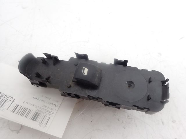 Commande lève-vitre avant droit