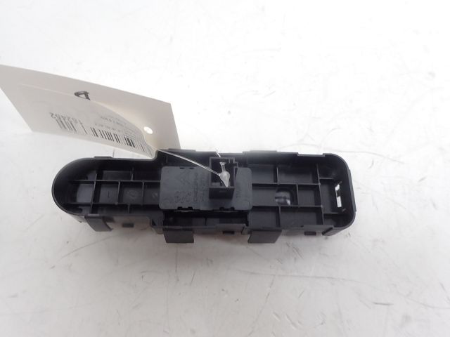 Commande lève-vitre avant droit