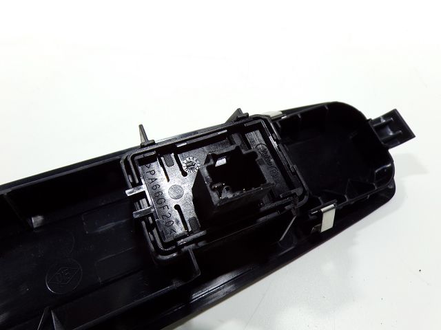 Commande lève-vitre avant droit