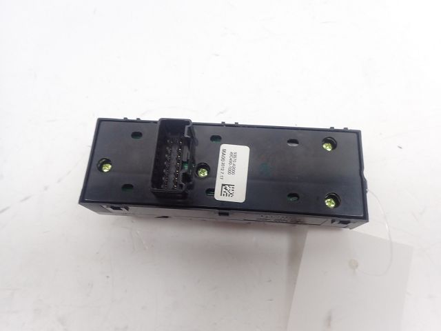 Commande lève-vitre avant gauche