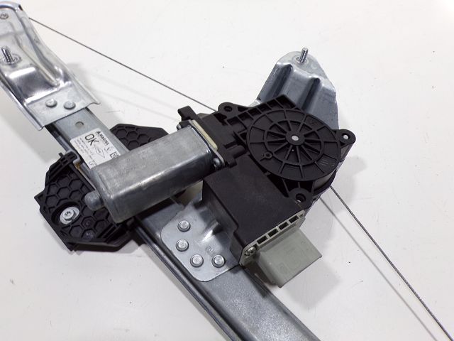 Lève-vitre électrique avant gauche