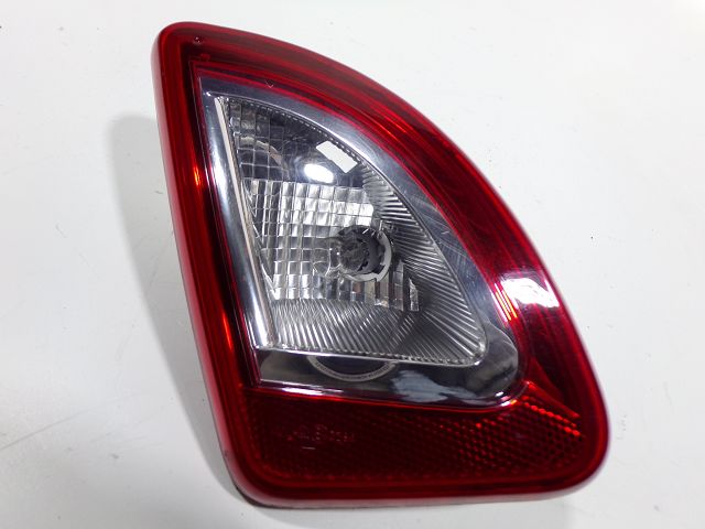 Feu arrière intérieur gauche