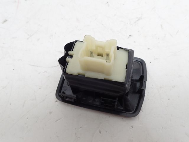 Commande lève-vitre avant droit