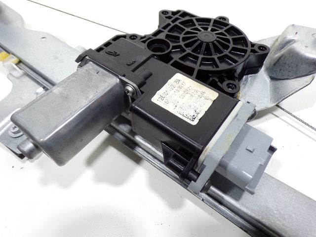 Lève-vitre électrique avant gauche