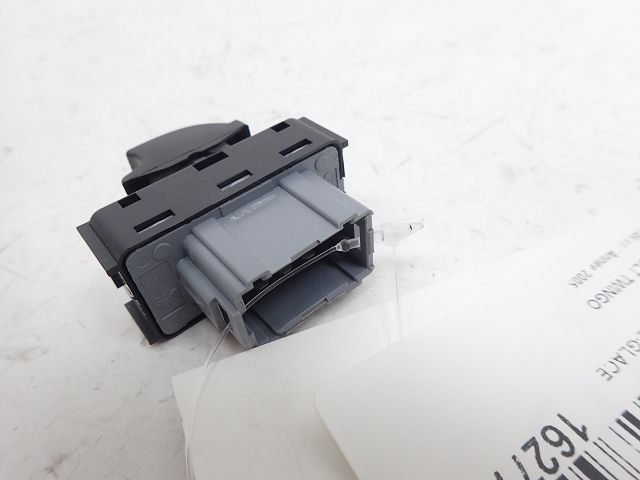 Commande lève-vitre avant droit