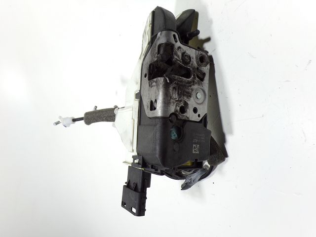 Serrure de porte avant droite