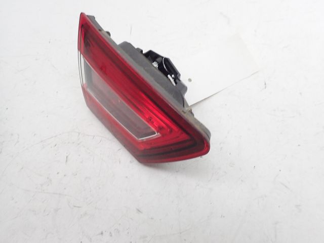 Feu arrière intérieur gauche