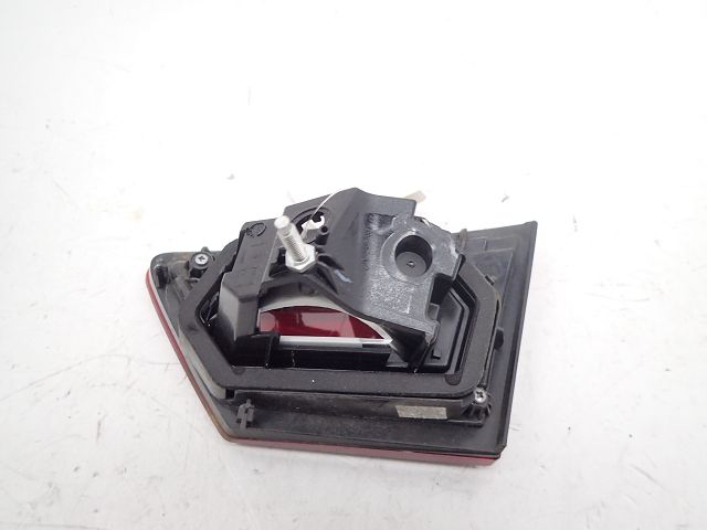 Feu arrière intérieur gauche