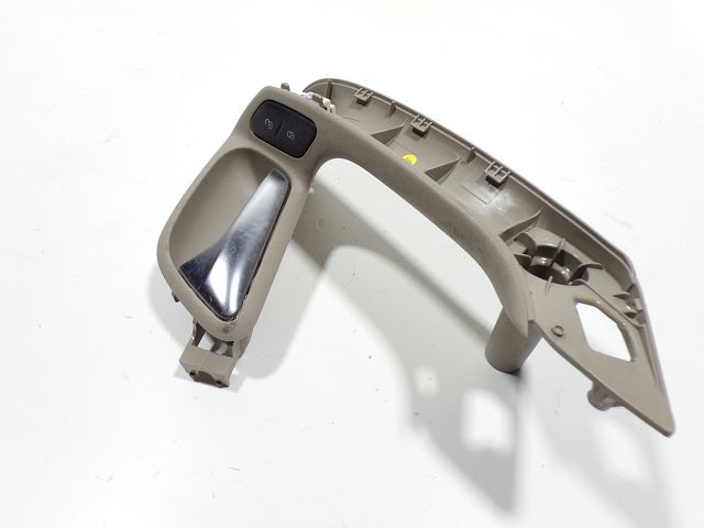 Poignee interieure porte avant gauche