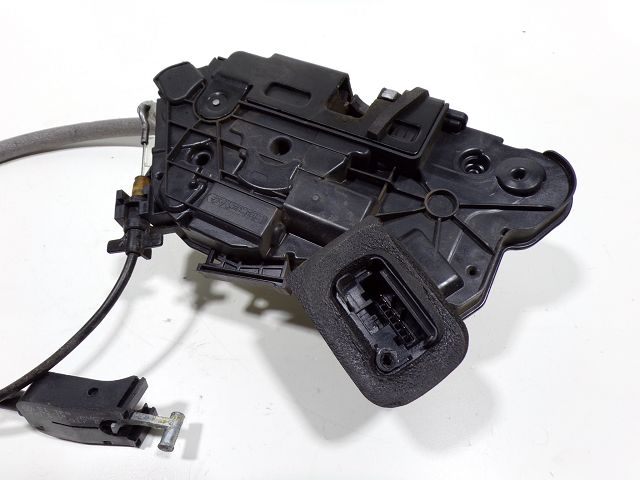 Serrure de porte avant gauche