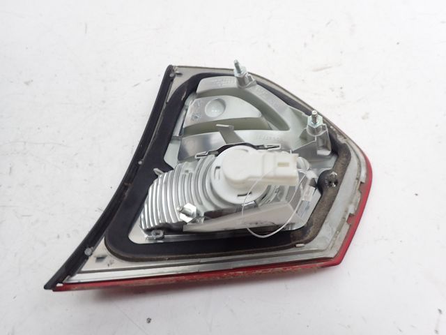 Feu arrière intérieur gauche