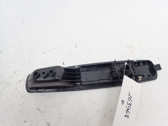 Commande lève-vitre avant droit