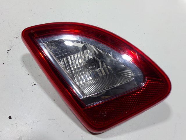 Feu arrière intérieur gauche