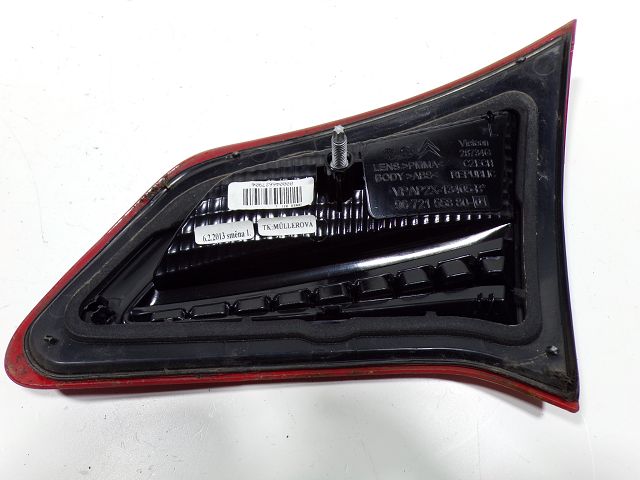 Feu arrière intérieur gauche