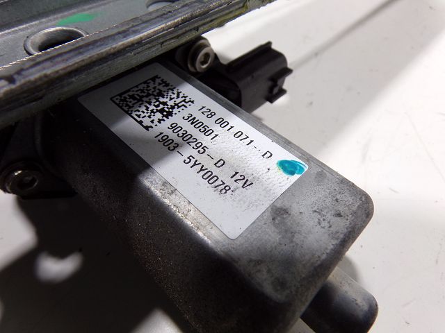 Lève-vitre électrique avant droit