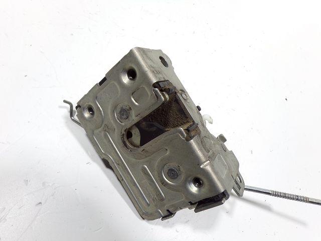 Serrure de porte avant droite