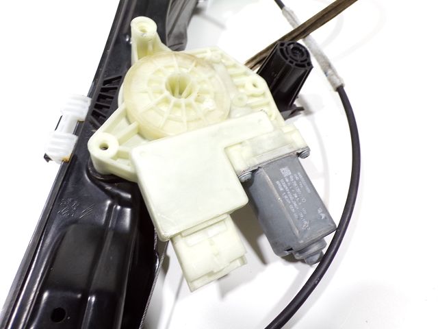 Lève-vitre électrique avant droit