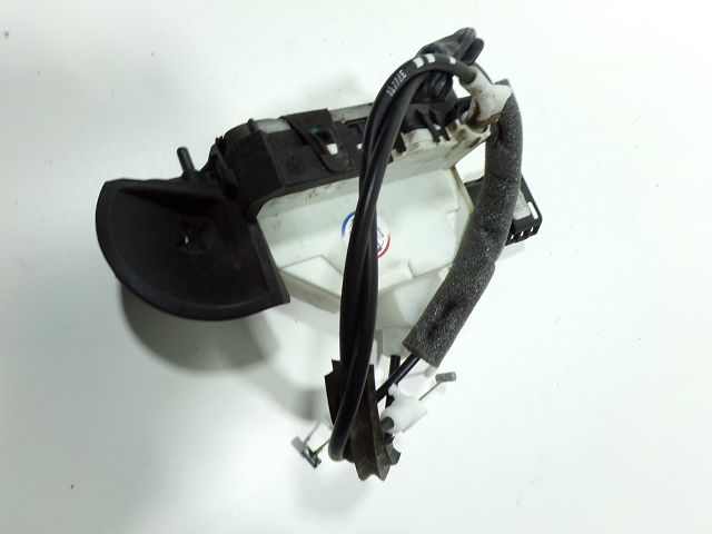 Serrure de porte avant gauche