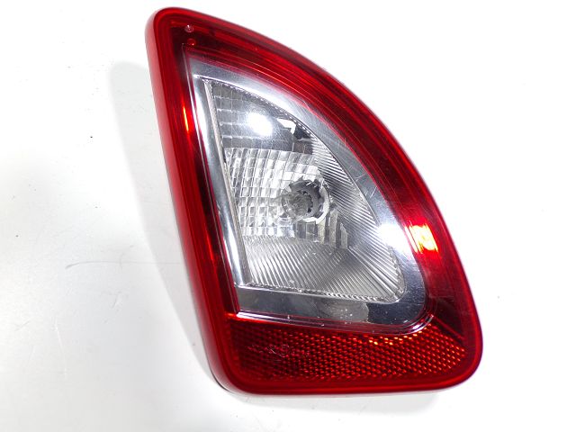 Feu arrière intérieur gauche
