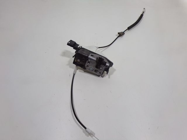 Serrure de porte avant droite