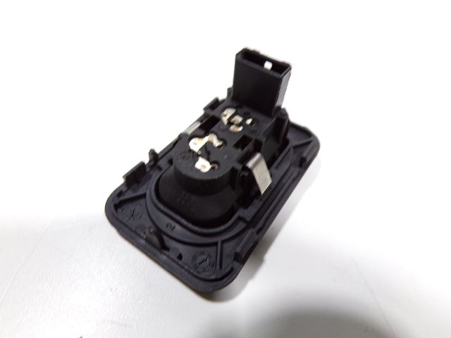 Commande lève-vitre avant droit