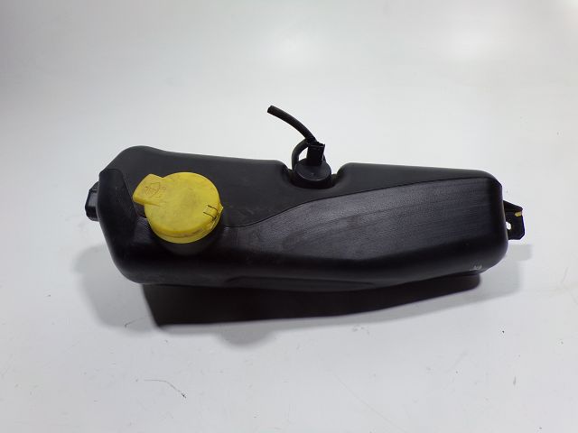 Réservoir de lave glace avant