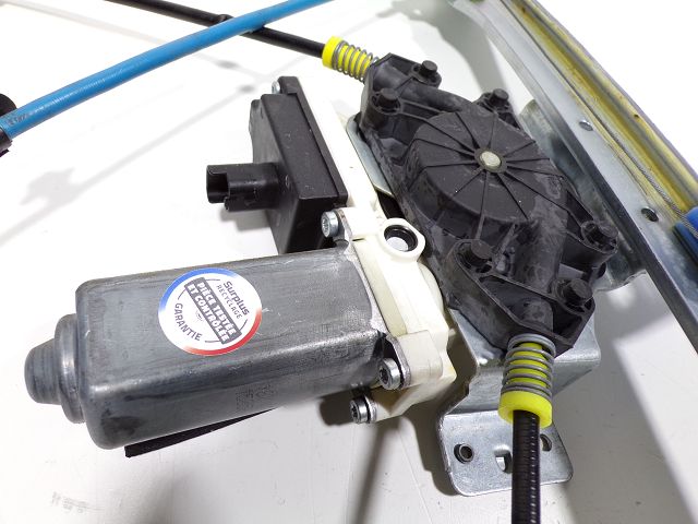 Lève-vitre électrique avant droit