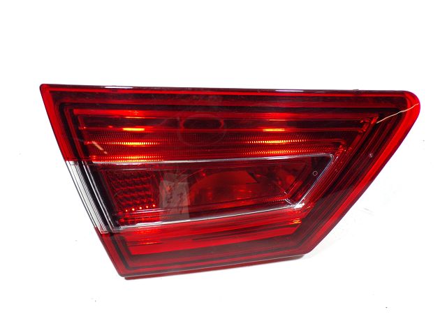 Feu arrière intérieur gauche