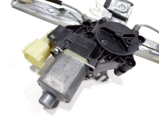 Lève-vitre électrique avant droit