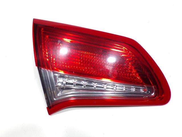 Feu arrière intérieur gauche