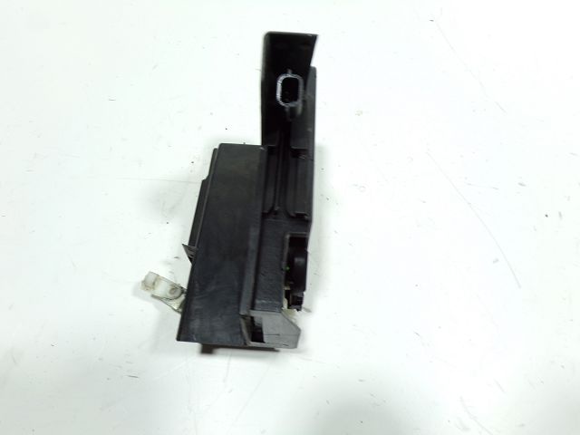 Serrure de porte avant droite