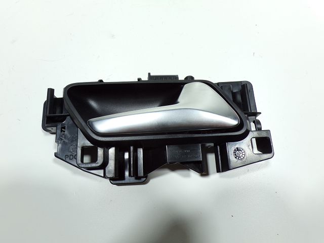 Poignee interieure porte avant droite