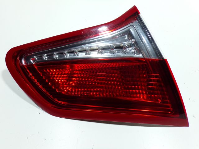 Feu arrière intérieur gauche