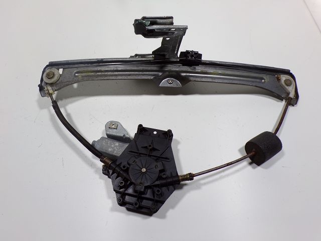 Leve-vitre electrique avant gauche