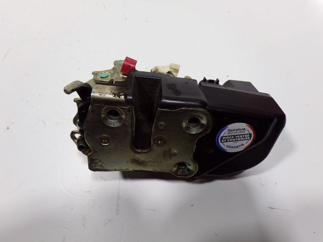 Serrure de porte avant droite