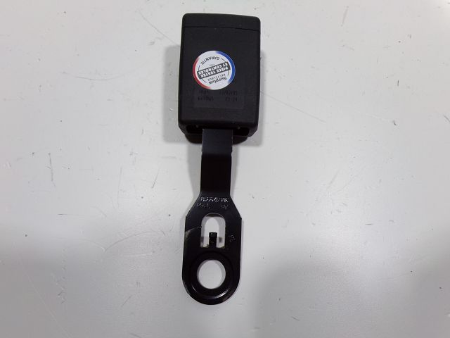 Ancrage ceinture avant droit