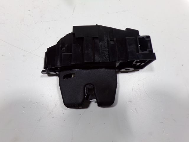 Serrure de coffre arriere