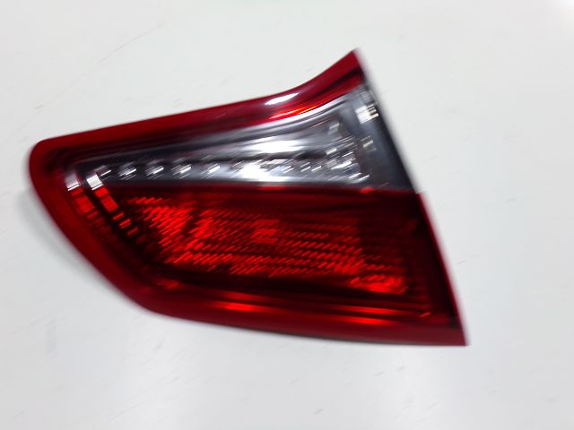 Feu arrière intérieur gauche