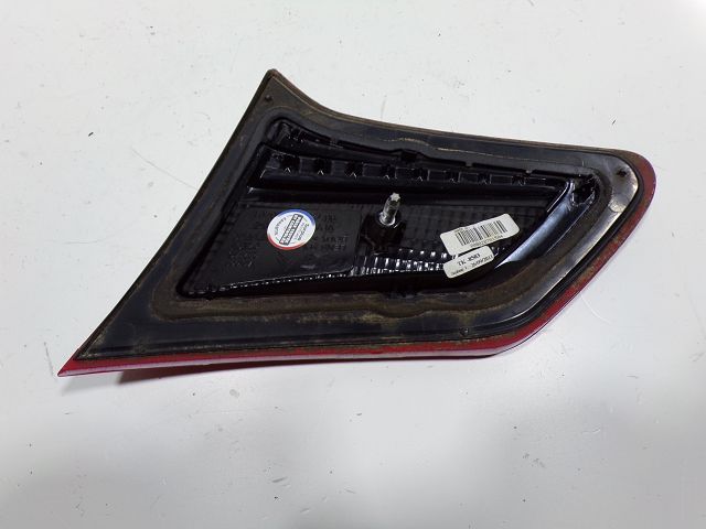 Feu arrière intérieur gauche