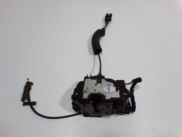 Serrure de porte arrière gauche