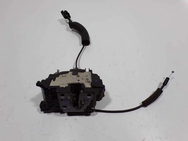 Serrure de porte avant droite