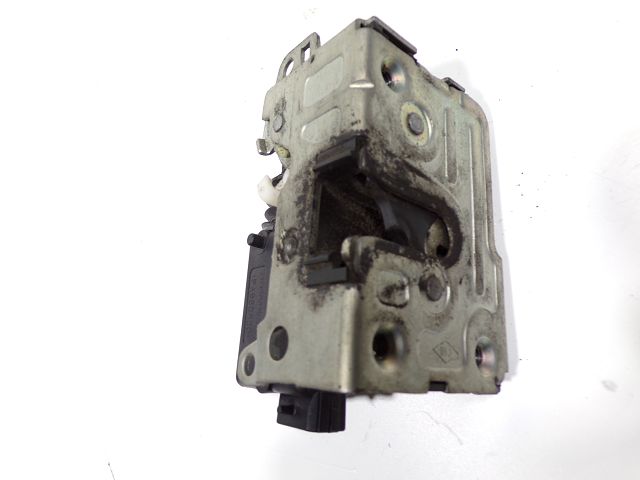 Serrure de porte avant droite