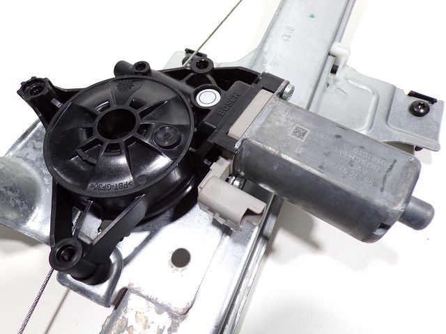 Lève-vitre électrique avant droit