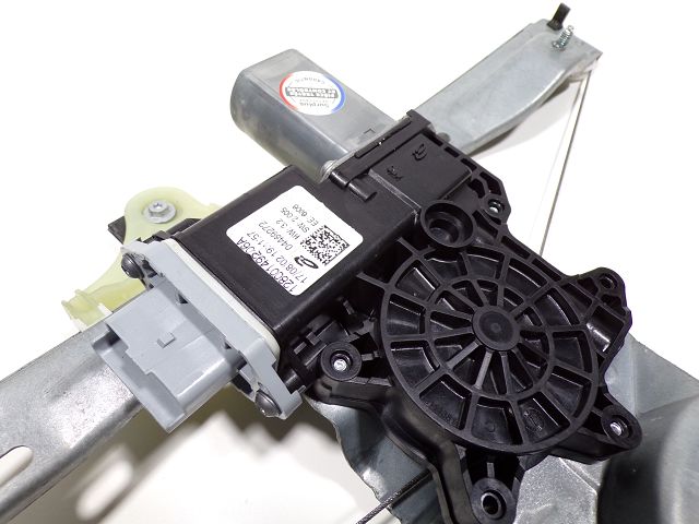 Lève-vitre électrique avant gauche