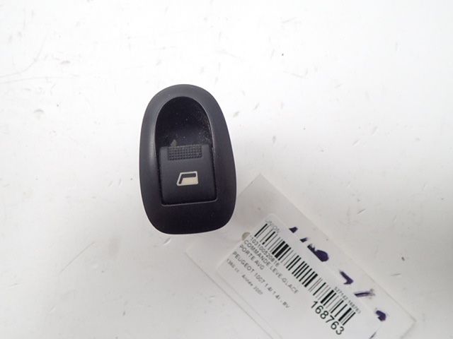 Commande lève-vitre avant gauche