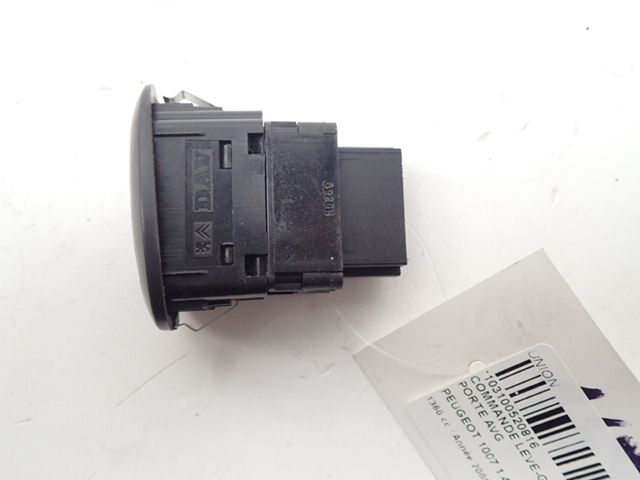 Commande lève-vitre avant gauche