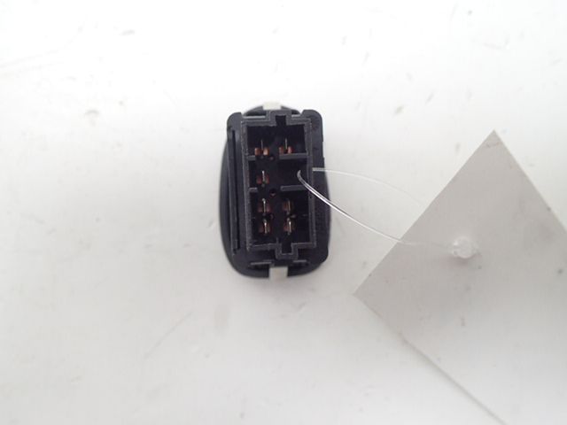 Commande lève-vitre avant gauche